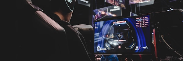 电竞选手夺冠瞬间精彩照片